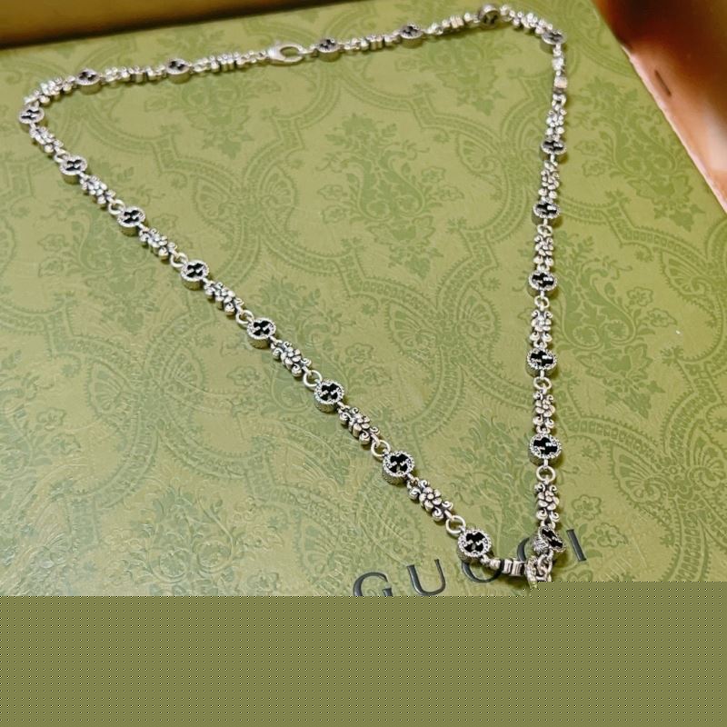 G*u*i necklaces